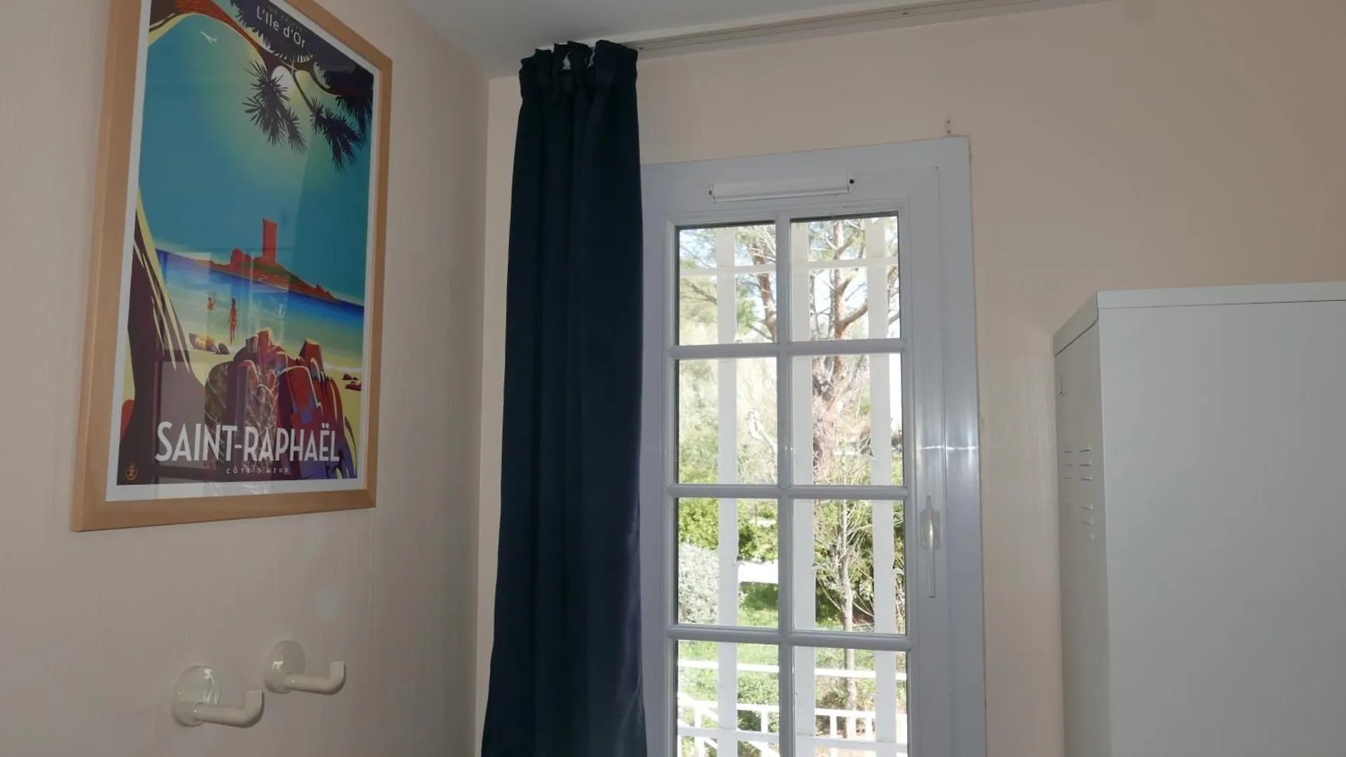 Apartment Le Dramont Appartement Vue Panoramique Mer Lac Foret Saint-Raphael  France
