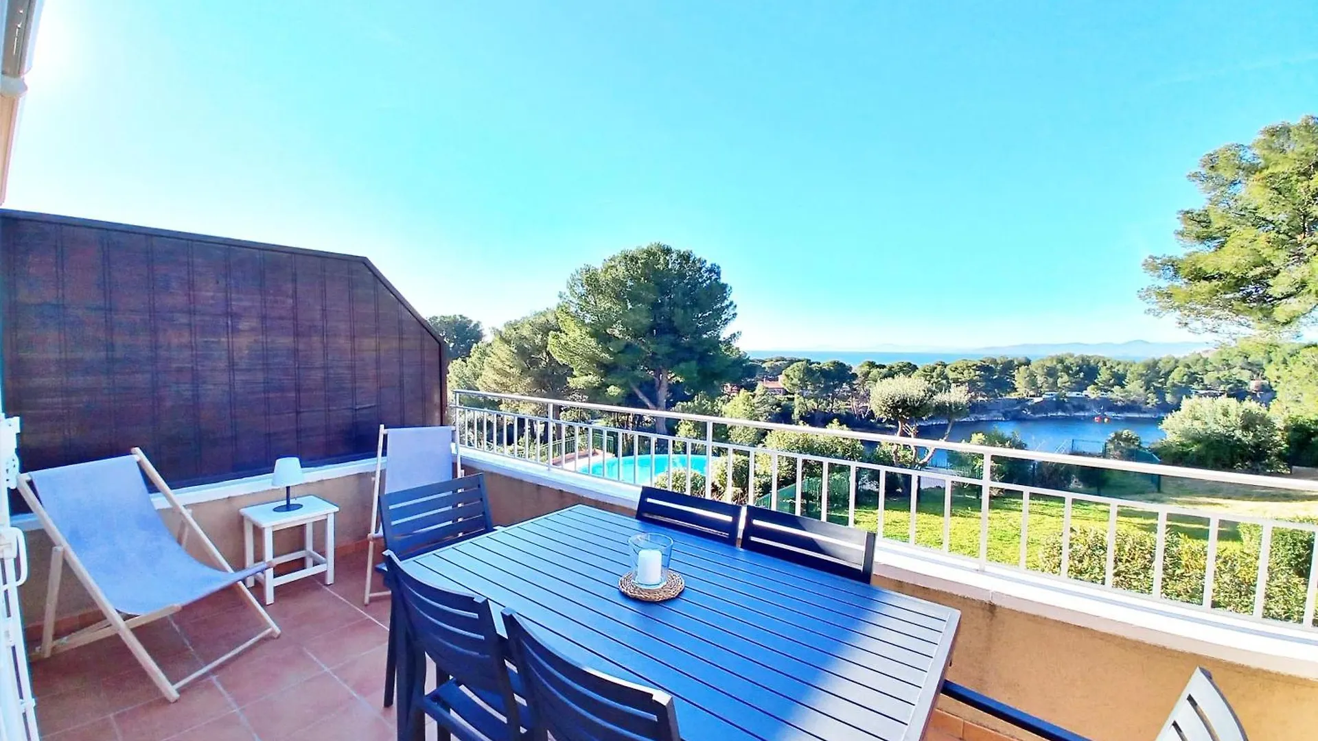 Apartment Le Dramont Appartement Vue Panoramique Mer Lac Foret Saint-Raphael  France