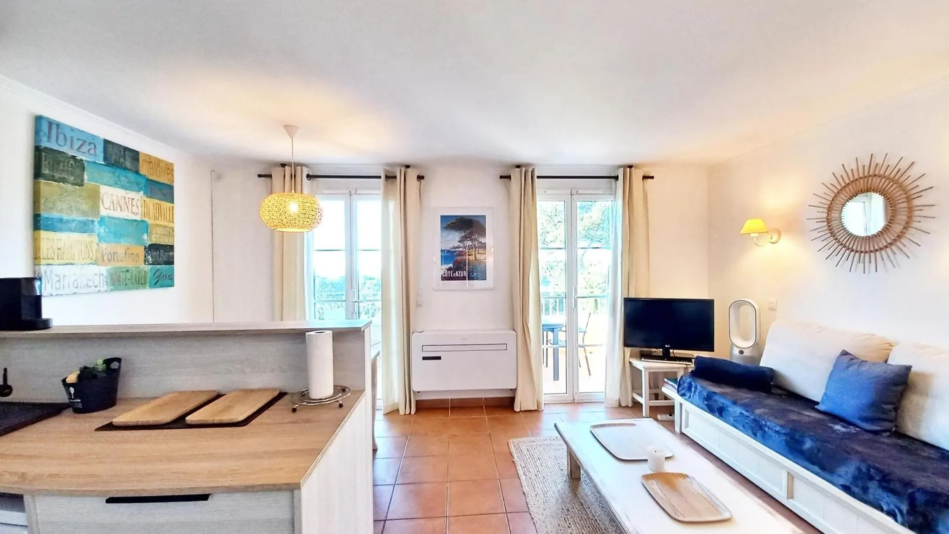 Le DRAMONT Appartement vue panoramique MER LAC FORET Saint-Raphaël 0*,  France